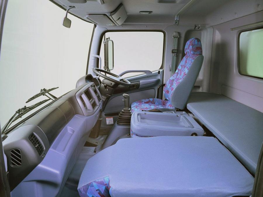 Интерьер Hino 500 FD 1027 Load Ace 2008 года  (фото 2 из 9)